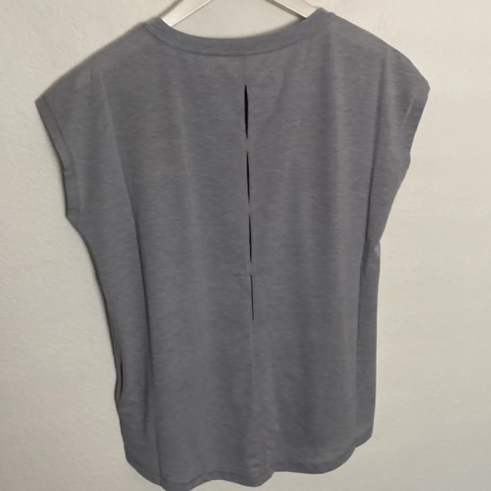 THE NORTH FACE Wander Slitback Short Sleeve Shirt Light Grey Women's Medium NWT - Picture 4 of 9